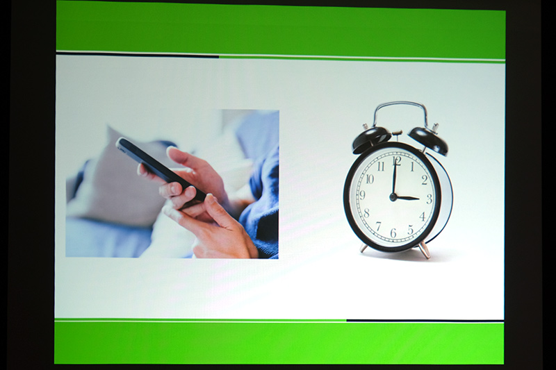 スマートフォンの普及で目覚まし時計の利用頻度が減った
