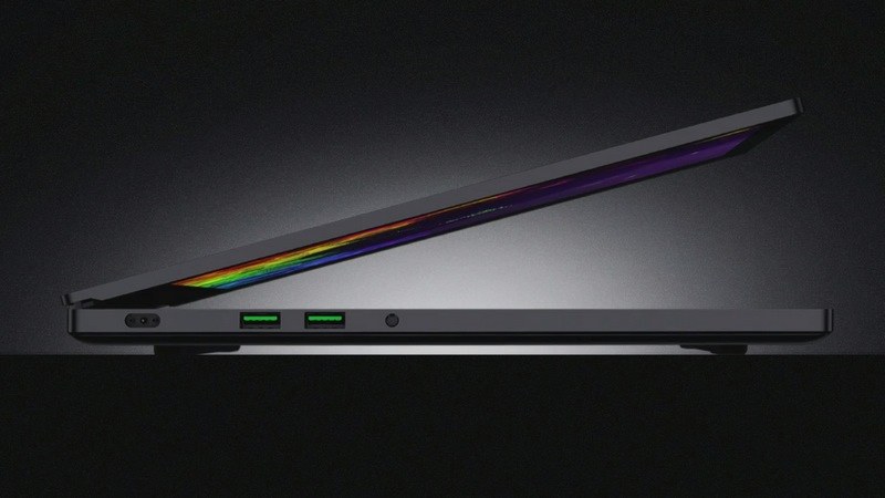 既存のアドバンスモデルは薄すぎて有線LANの搭載はできなかった