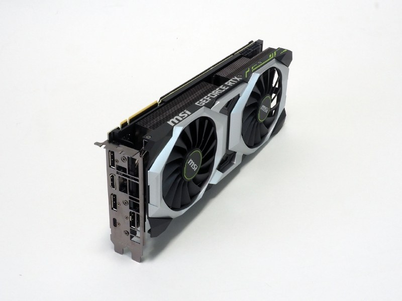 ビデオカードはMSI製のGeForce RTX 2080 Ti搭載モデルで、ブラケットは2スロット分だが実質的に3スロット専有する大型クーラーを採用