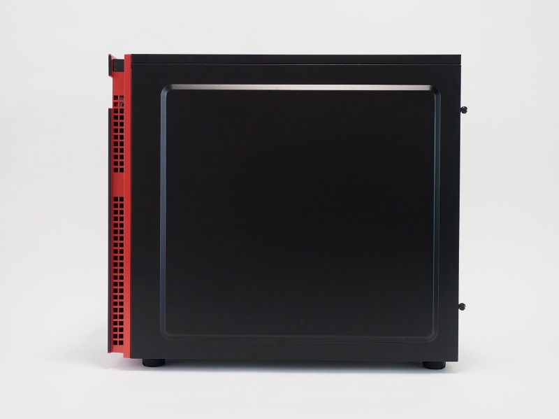 右側板は通気口なし