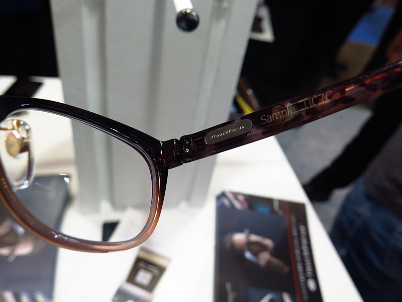 基本的に右のツルの部分に回路などを搭載しているようだ