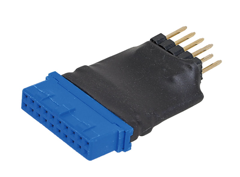 変換アダプタも活用する。水冷ヘッドのLED制御用ケーブルは、どこを通してもCommander PROに届かなかったので、アイネックスのケース用USB 2.0アダプタ USB-011Aを利用し、マザーボードのUSB 3.0ピンヘッダに接続した