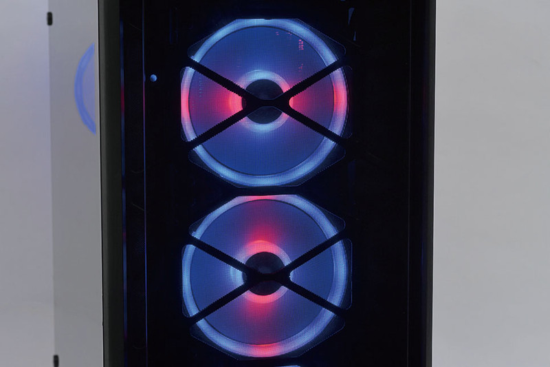 LEDごとに色変え。アドレサブルLED対応なので、たとえば基本色は青だが、一部の発光素子を赤にしてアクセントを付けるというカスタマイズも可能