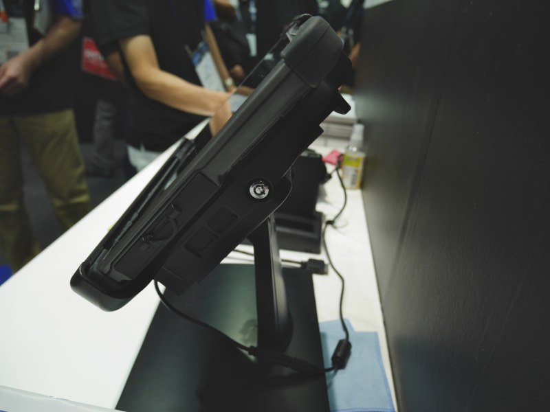 車載クレードルに取り付けた様子