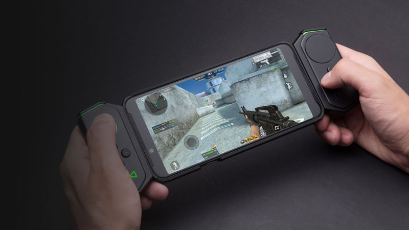 上位モデルは左右両方に着脱できるコントローラが付属する