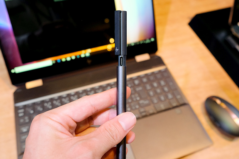 付属ペンは「HPアクティブペン2」でType-C充電式。なお、13型には従来の乾電池駆動ペンが付属している