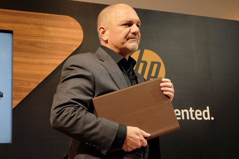 日本HP、世界初の“革をまとった”13.3型2in1「Spectre Folio」 ～4,096