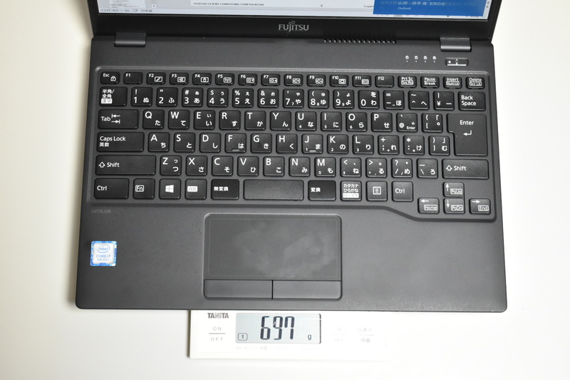 LIFEBOOK UH-X/C3の試作機。実測では697gと公称値よりも1g軽かった