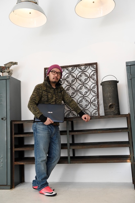 漫画家・イラストレーター。奈良県出身。サブカル系実録マンガなど多数執筆。ゲームキャラクターデザインなども手がける。電子書籍「狂犬狩り～デビルズ・ダンディ・ドッグス～」発売中