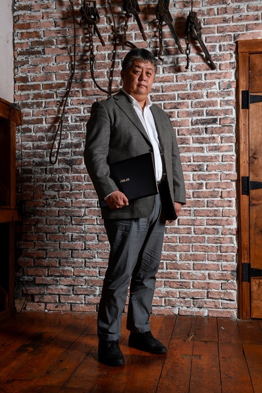 長年Autodeskにて、ソフトウェア エンジニアを担当し、とくに3ds Maxを中心にユーザー向けの技術啓蒙や支援を行なう。PCやビデオカードとソフトウェアとの相性テストなども担当。現在は独立し、ウイニービレッジにおいてコンテンツ制作会社に対しての3D CGの技術支援やソフトウェア開発などの業務を行なっている