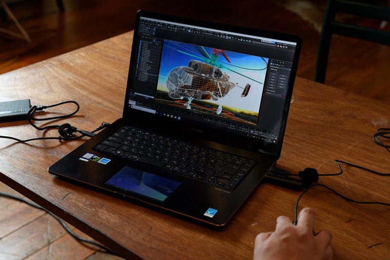 タッチパッドとディスプレイが統合されたScreenPadを搭載したASUS ZenBook Pro 15