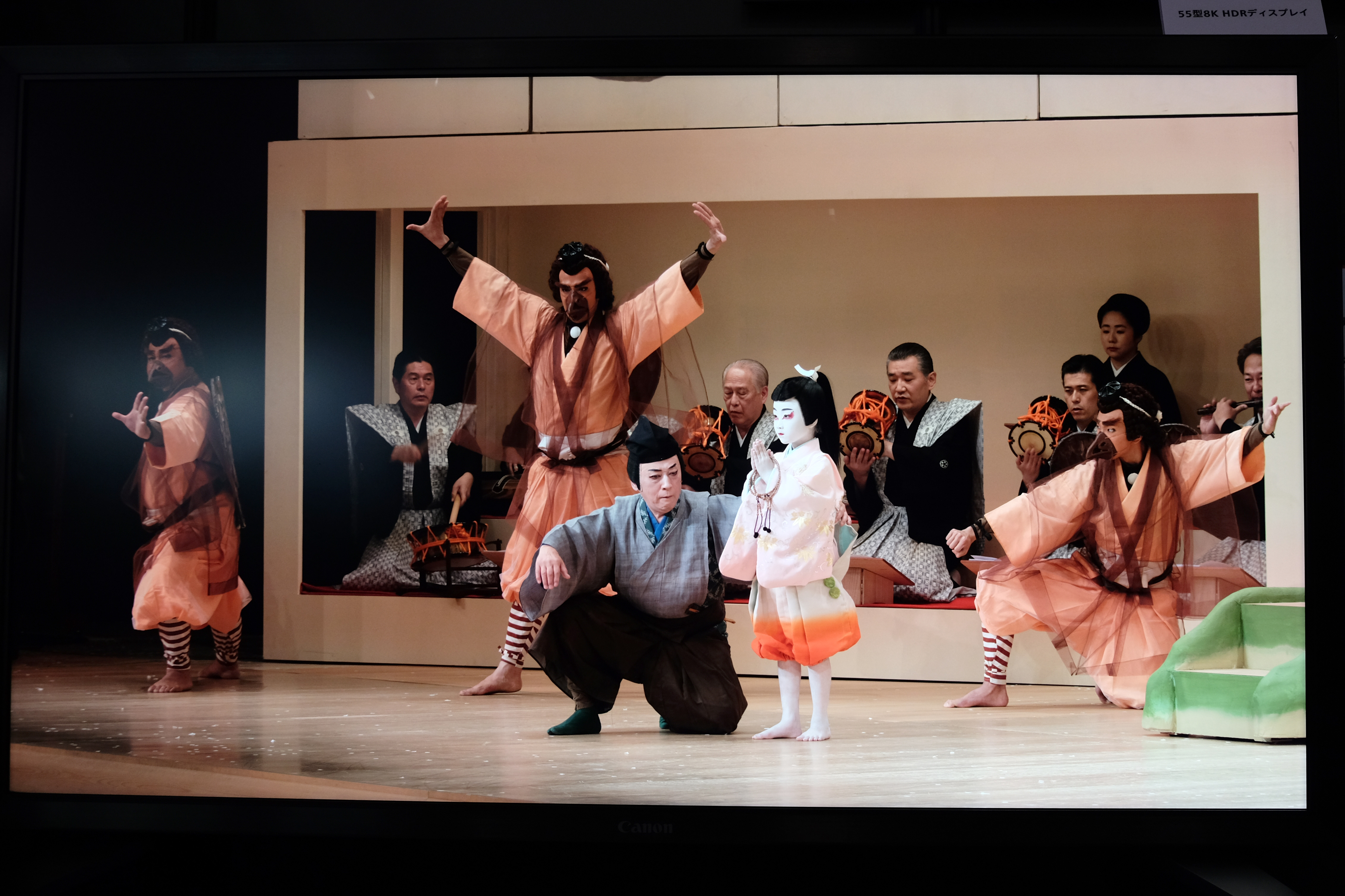 55型8K液晶ディスプレイ