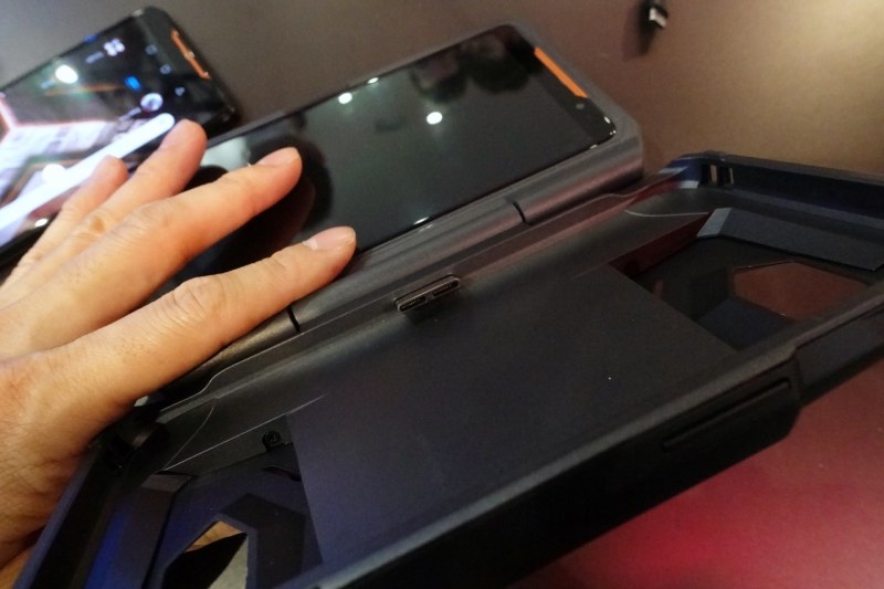 スライドスイッチでロックできる