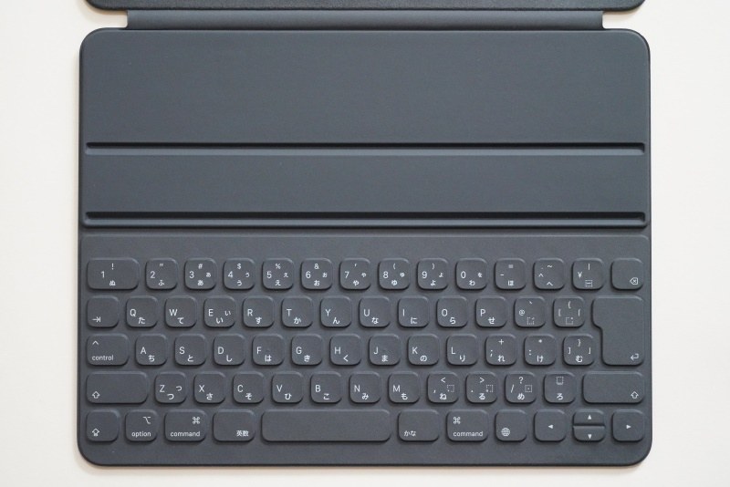 「日本語(JIS)」キーボードのほかに、「英語(UK)」、「中国語 - 注音」、「中国語(ピン音)」、「韓国語」、「英語(US)」、「スペイン語」版を購入可能