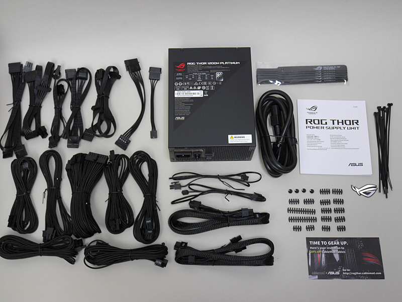 電源本体と付属品