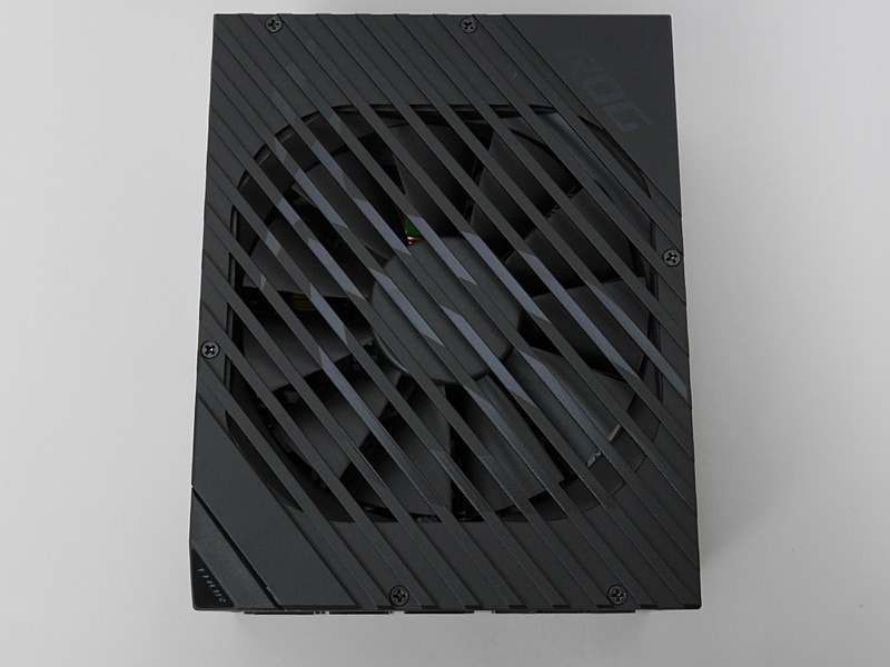 135mmのウィングブレードファンを搭載