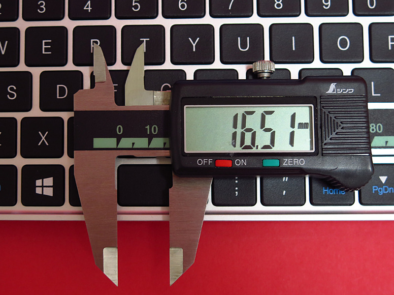 Qからはじまる列のキーピッチは約16.5mm