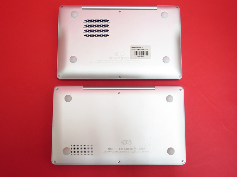 GPD Pocket 2(上)では底面の給気口が大きくなった