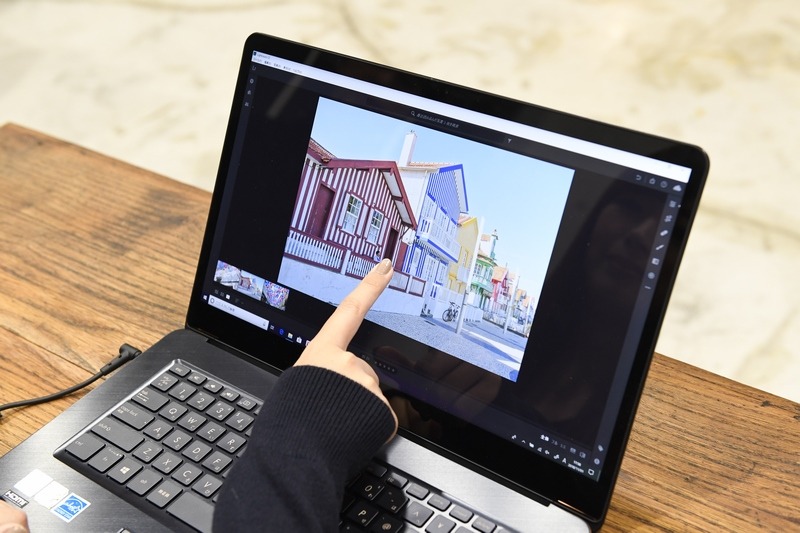 画面の精細さや発色の良さに加え、タッチで写真を選べることも高評価だった