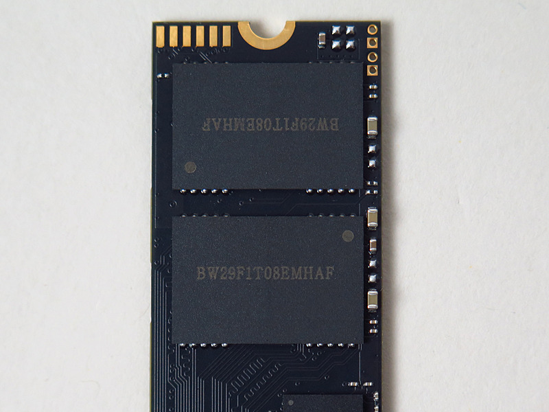 NANDにはBW29F1T08EMHAFの表記があるが、詳細は不明