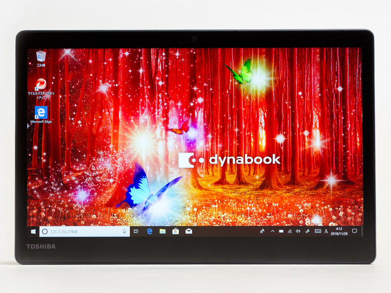 前面は、画面中央上に500万画素前面カメラ。狭額縁ではなく一般的なフチの広さだ