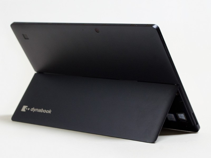 Surfaceと似たタイプのキックスタンド。無段階で調整できる