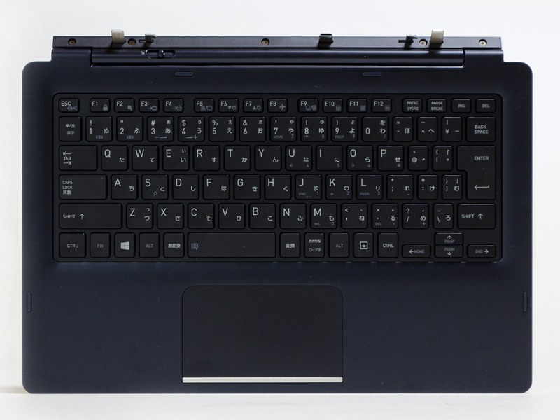 キーボード上部に本体との合体/固定用凸とスライド式の留め具が2つ