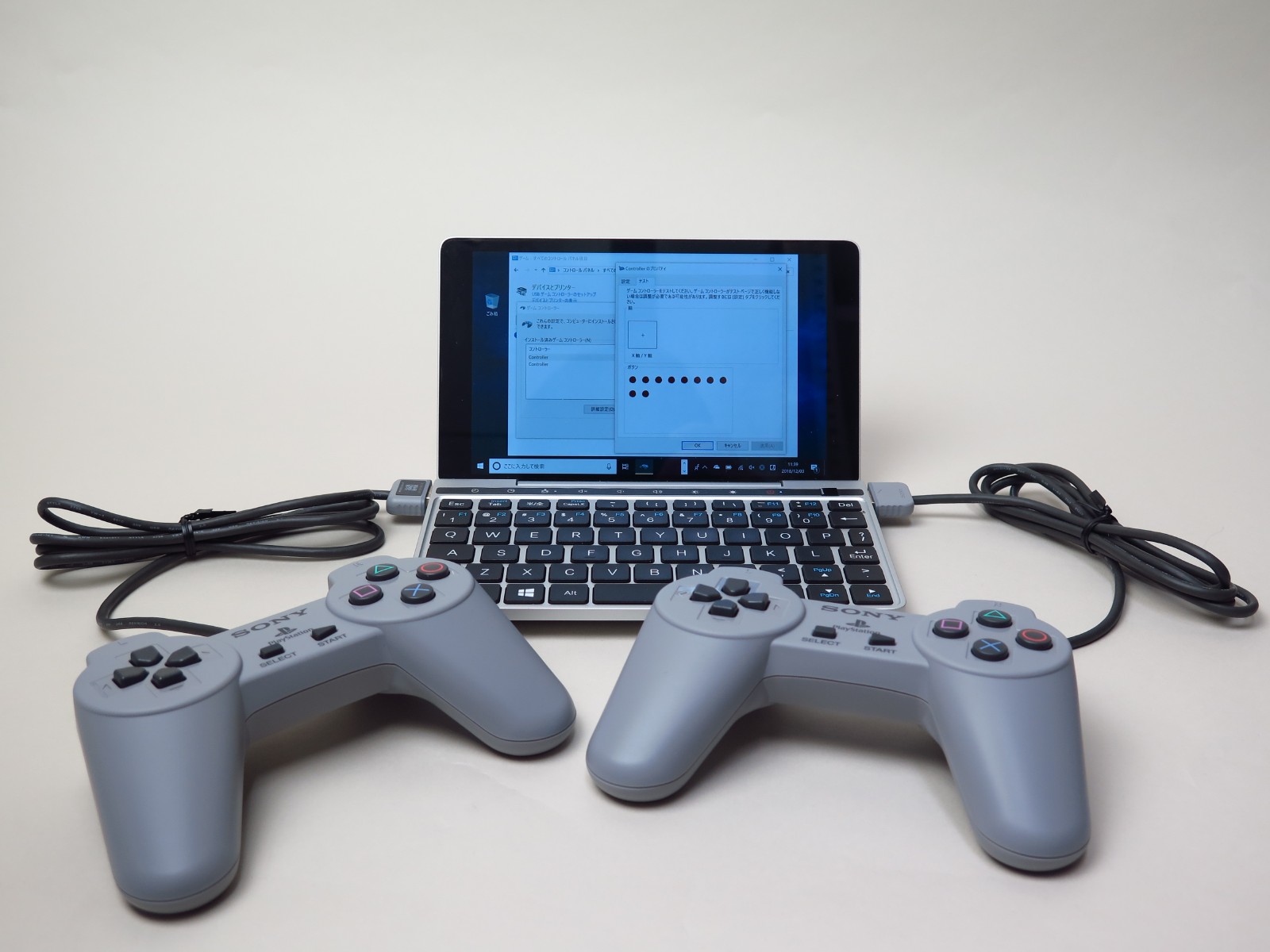 付属のコントローラは、PCからは普通のゲームコントローラとして認識された