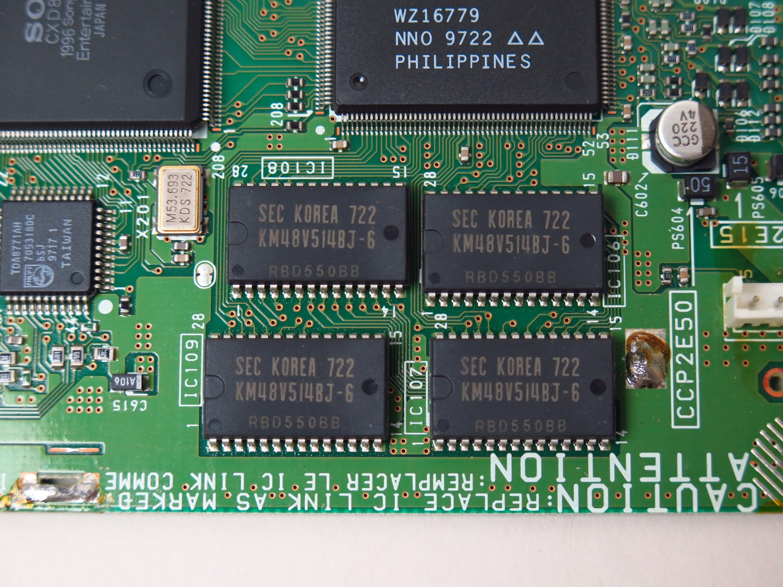 メインメモリはSamsung製のEDO DRAM「KM48V514BJ-6」で、合計2MB