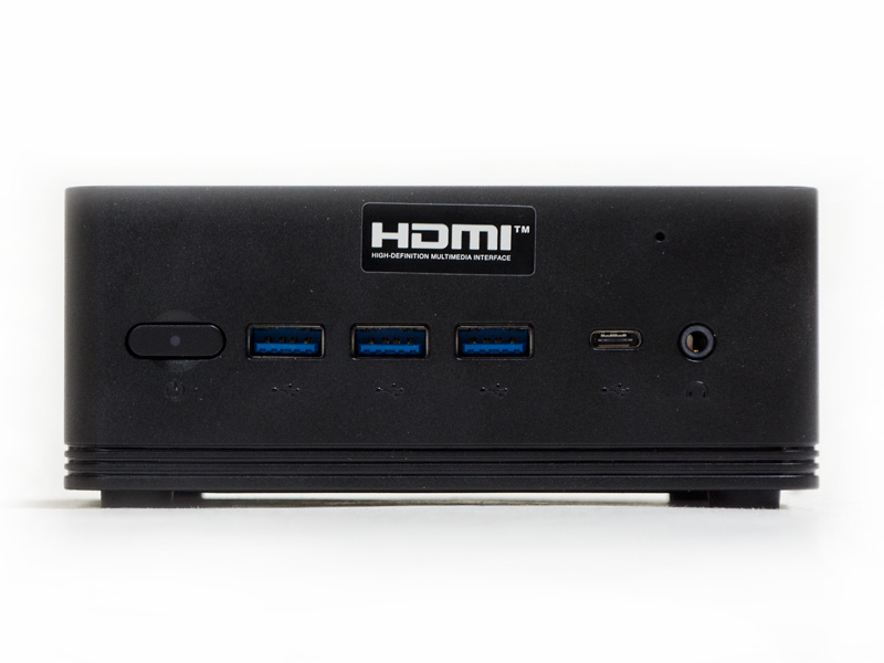 前面。電源ボタン、USB 3.1×3、USB 3.1 Type-C×1、音声入出力