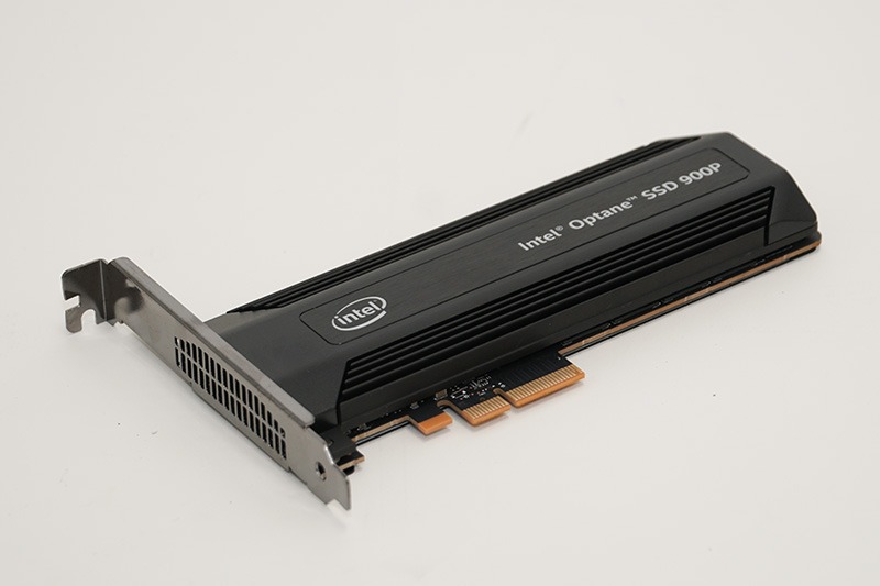 ストレージはIntel Optane SSD 900p 480GB