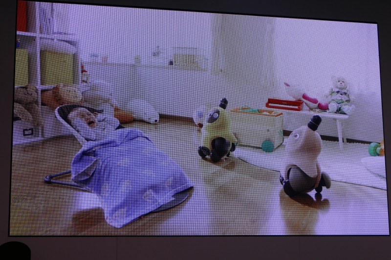 スマホと連携した見守り機能も提供予定