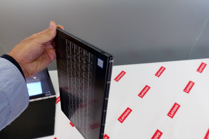 製品版のYoga Book C930