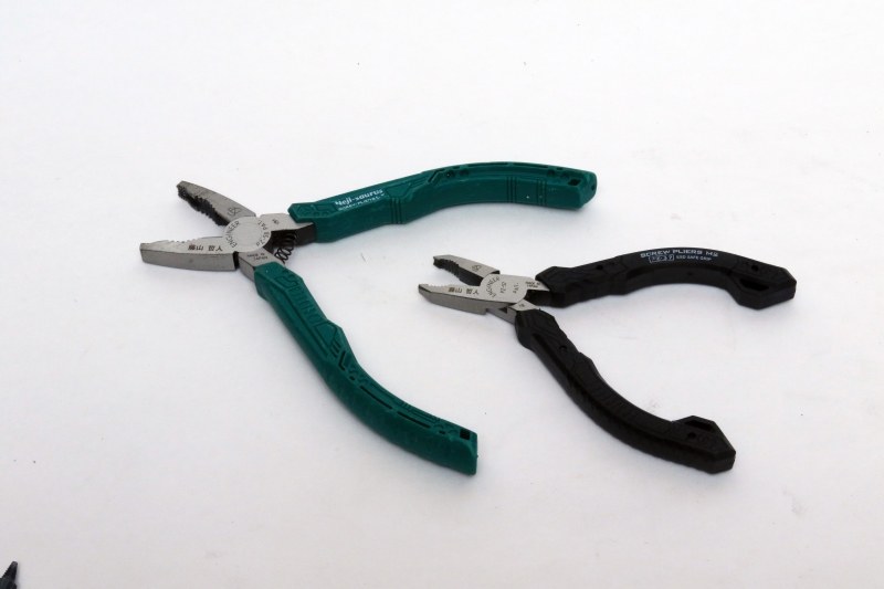 左の緑が通常サイズ、右がミニサイズ。PC用ならミニサイズでもいい