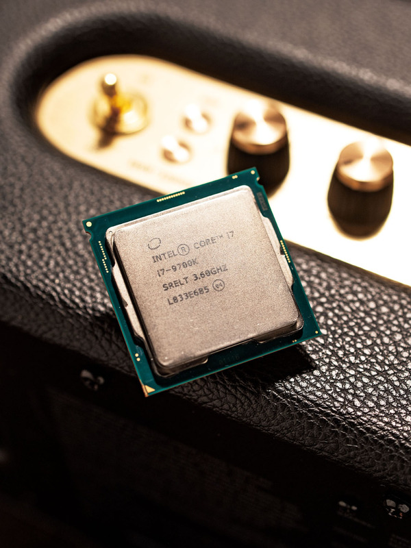 Intel Core i7-9700K 実売価格：49,000円前後。リアル8コアと扱いやすさを両立。ベストバランスの優等生