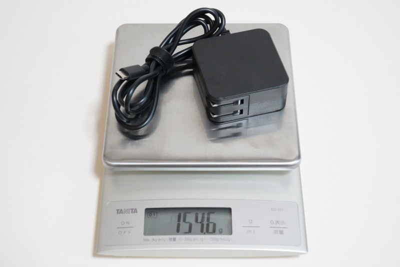 ACアダプタの実測重量は約154.6g