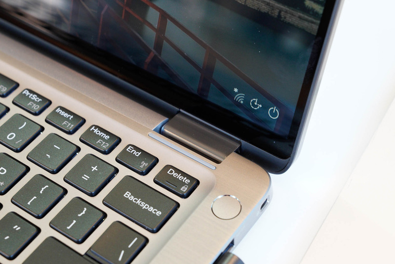 電源スイッチは指紋認証センサーを兼ねている