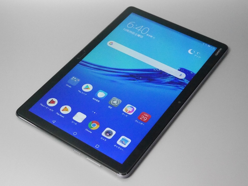 とはいえベゼル幅は上下均等なので、社名ロゴなどを気にしなければ縦向きでの利用にも違和感はない