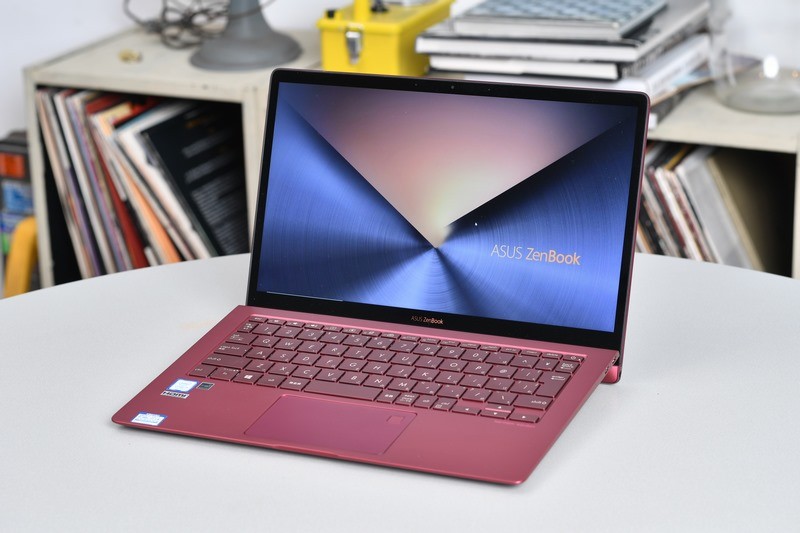 ASUSの13.3型「ZenBook S UX391UA-825RS」
