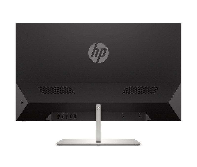 背面には各種ポートなどが配置されている