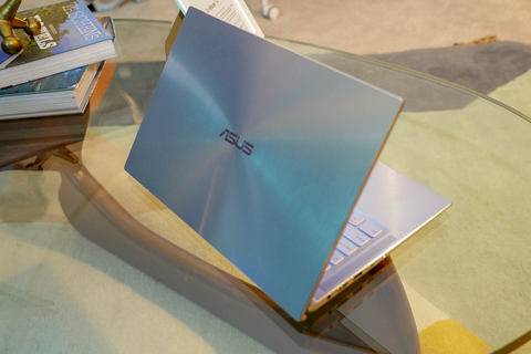 【訳あり】ASUS ZenBook 14【グラボ搭載/第8世代i5】 ASUS Zenbook 14 OLED (UX3405) | ZenBook | ノートパソコン | ASUS日本