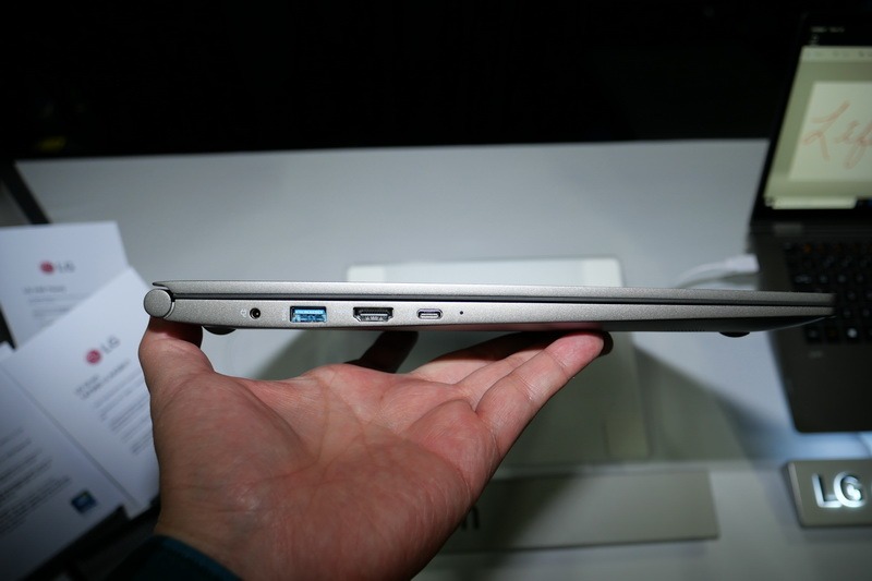 左側面。Thunderbolt 3はUSB PD対応で、バッテリの充電も可能