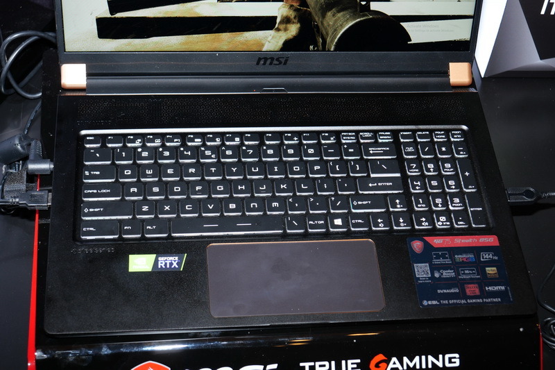 キーボードは、キーごとにライティング制御が行なえる、Per-Key RGB Gaming Keyboardを採用