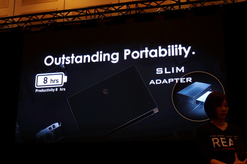 バッテリ駆動時間は最大8時間