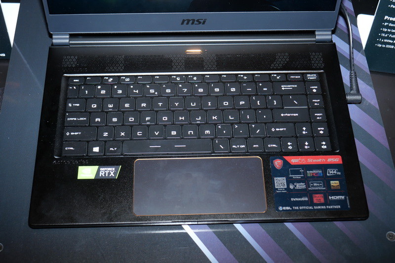 キーボードはテンキーレスだが、こちらも、Per-Key RGB Gaming Keyboardとなる