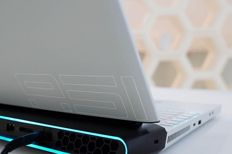 DellのAlienware Area-51m