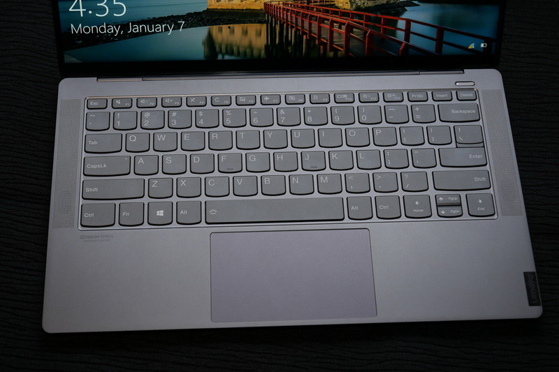 キーボードはアイソレーションタイプ