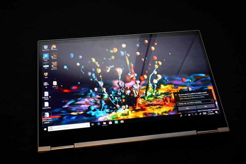 コンバーチブル型2in1ということで、クラムシェルだけでなく、スタンド、テント、タブレットモードでも利用可能