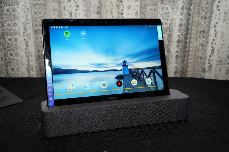 Lenovo Smart Tab。こちらは上位モデルの「Lenovo Smart Tab P10」