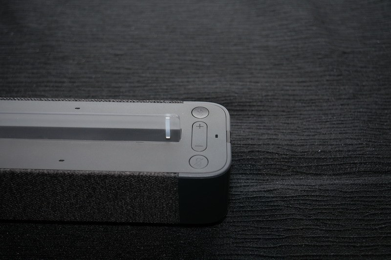 Lenovo Smart Dockには、Alexa操作用のミュートボタンやボリュームボタンを用意